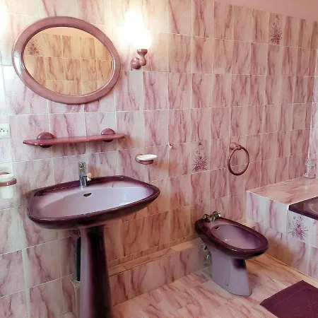 Semi-detached House, Σπίτι διακοπών *